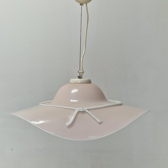 This exceptional pendant lamp is a testament to the rigorous, centuries-old traditions of the island of Murano. Every...