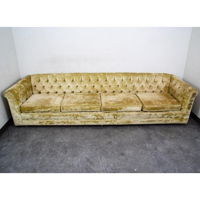 Fantastic green velour tufted 4 seater sofa. American design. The original owner kept it in great shape and it is ready...