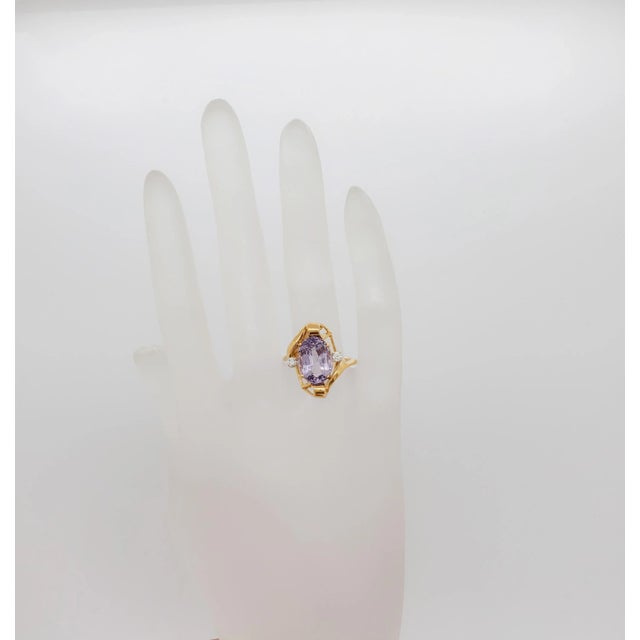Purple Spinel and Diamond Cocktail Ring in 18k Yellow Gold, size 7.25 For Sale - Image 4 of 7