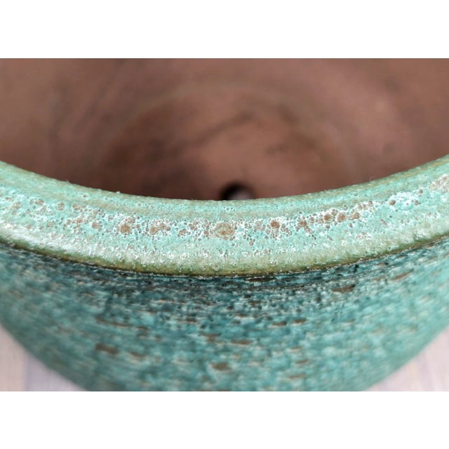 Late 20th Century Ribbed Pottery Planter With Green Volcanic Lava Crater Glaze For Sale - Image 12 of 18