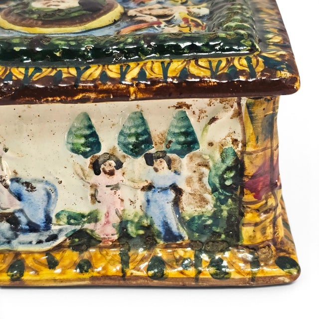 Ceramic Mid-20th Century Italian Renaissance Revival Majolica High-Relief Ceramic Box For Sale - Image 7 of 18