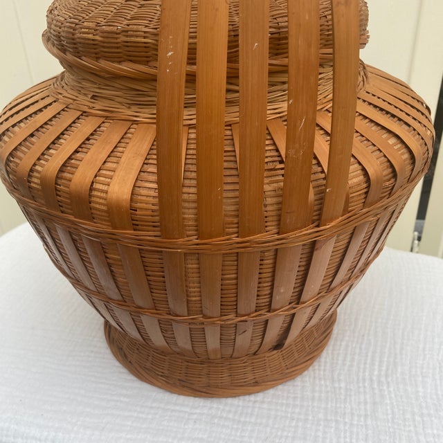 Mid-20th Century Chinese Lidded Bamboo Wedding Basket For Sale - Image 10 of 12