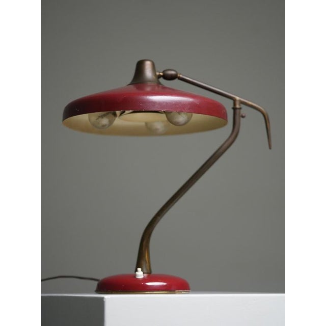 Vintage Desk Lamp in Bordeaux Red Metal and Brass by Oscar Torlasco for Lumi, 1950s For Sale - Image 3 of 10
