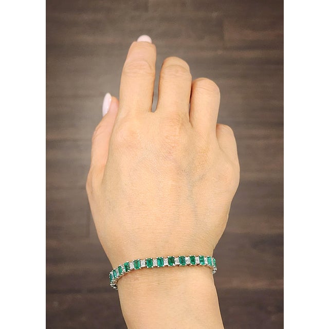 This stunning tennis bracelet embodies modern sophistication, expertly crafted to highlight its exquisite design. Adorned...