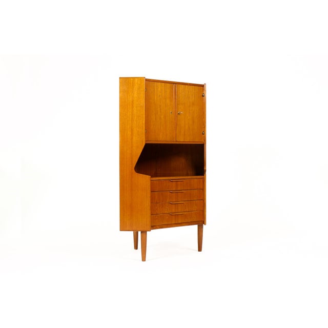 #2140 — Danish Modern / Mid Century Teak Corner Bar Cabinet — Johannes Sorth — Nexø Mobelfabrik Great vintage danish bar...