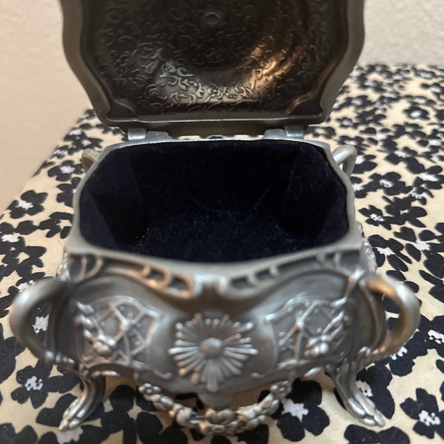Vintage Art Nouveau Style Embossed Metal Trinket Jewelry Box For Sale In New Orleans - Image 6 of 9