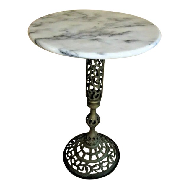 1980s Vintage Brass & Round Marble Top Accent Table For Sale