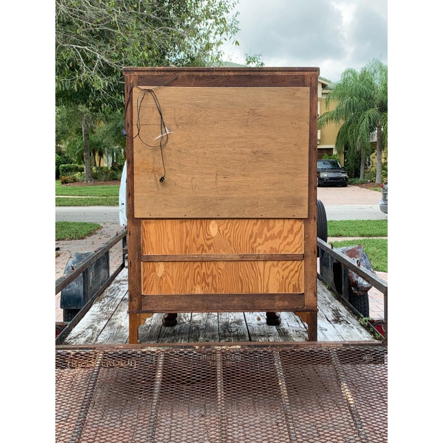 Brown Antique Curved Glass Mirrored Back Curio Cabinet on Claw Feet For Sale - Image 8 of 12
