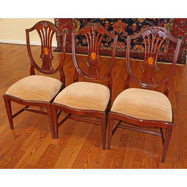 1990s Stunning Set of 8 Mahogany Inlaid Hepplewhite Regency Style Sheild Dining Chairs For Sale - Image 11 of 17