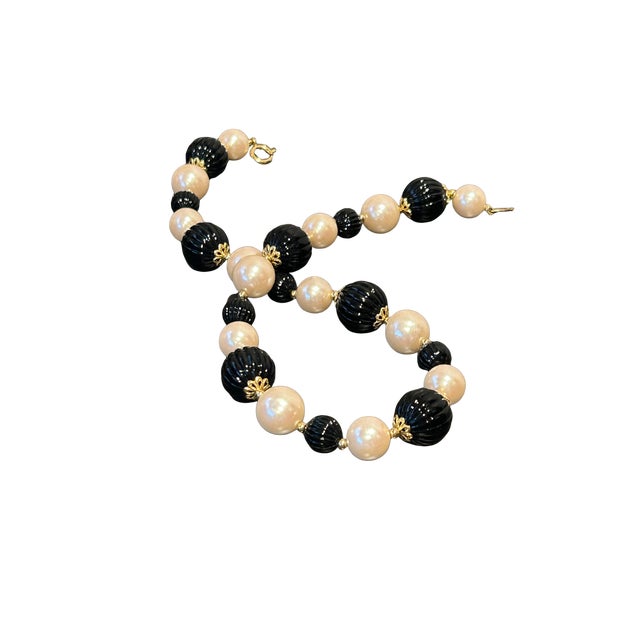 Late 20th Century Vintage Trifari Gold-Tone Faux Pearl & Black Ribbed Bead Necklace | Signed Trifari Tm | Classic Mid-Century Costume Jewelry For Sale - Image 5 of 7