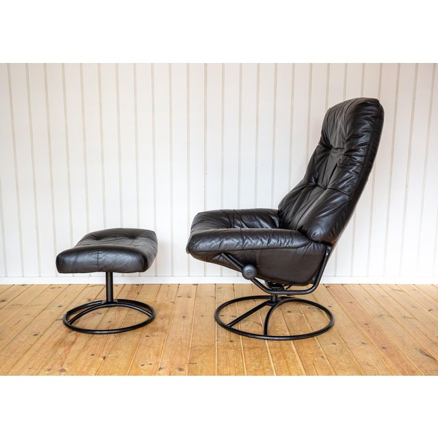 Mid-Century Norwegian Black Leather Stressless Lounge Chair and Ottoman Set from Ekornes, 1980s, Set of 2 For Sale - Image 11 of 18