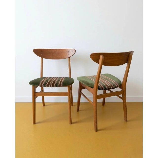 Vintage Danish Model 210 Chairs in Velvet from Farstrup Møbler, 1950, Set of 2 For Sale - Image 4 of 4