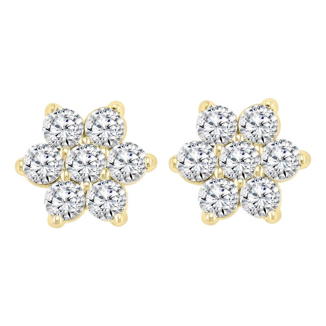 2.80 Carat 7 Diamond Floral Cluster Flower Stud Earrings in 14 Karat Yellow Gold For Sale