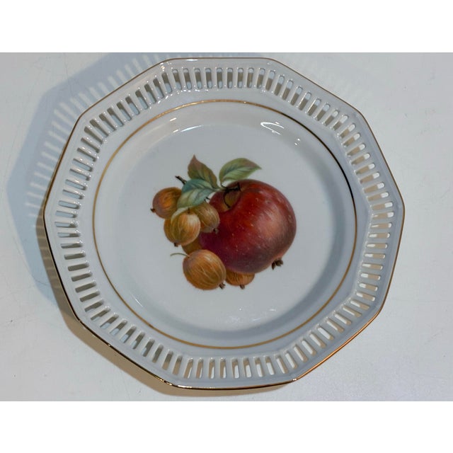 Ceramic Vintage Porcelain Reticulated Fruit Plates - Schwarzenhammer Bavaria – Set of 6 For Sale - Image 7 of 9