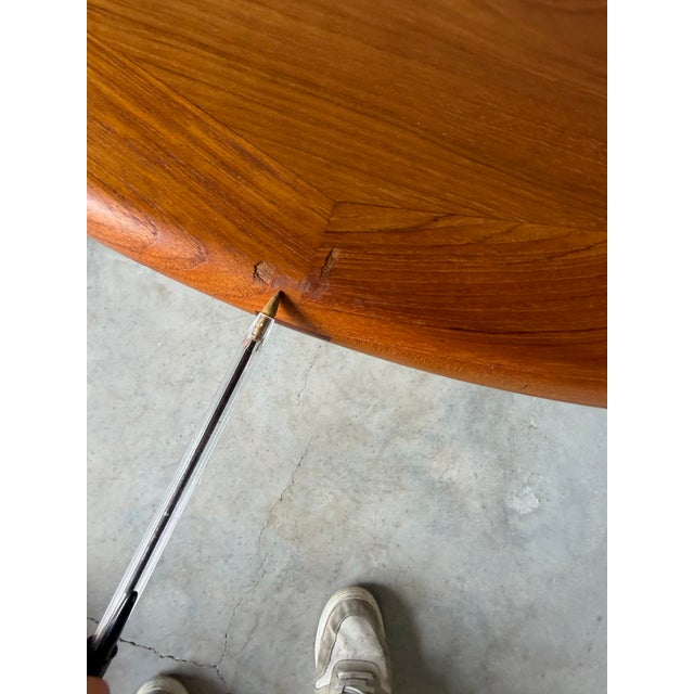 1970s Mid-Century Danish Modern Teak Expanding Round- Oval Dining Table For Sale - Image 18 of 18