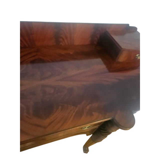 1980s Henredon Flame Mahogany Sideboard Buffet Credenza Hepplewhite Paw foot Huntboard For Sale In Philadelphia - Image 6 of 17