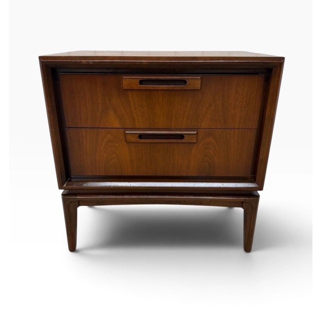 Wood Mid-Century Modern Broyhill 2-Drawer Walnut Nightstands - Set of 2 - Refinished! For Sale - Image 7 of 9