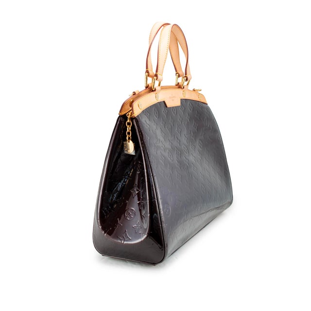 Modern Louis Vuitton Monogram Vernis Brea Patent Leather Brass Hardware Handbag For Sale - Image 3 of 13
