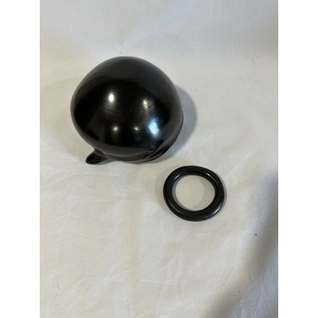 2010s Mata Ortiz Lizard Art Pottery, Mexican Blackware, Paty Quezada Signature, Small Mexican Ceramic Pot Folk Art Bowl For Sale - Image 5 of 12