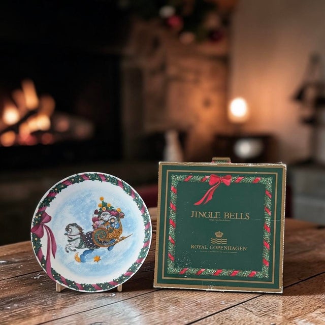 Royal Copenhagan 1980s Royal Copenhagen Jingle Bells Serving Plate Santa Christmas For Sale - Image 4 of 8