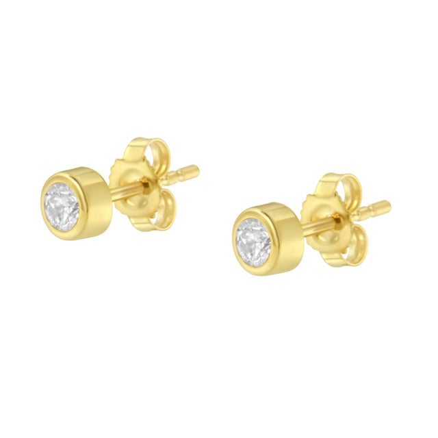 Haus of Brilliance 10K Yellow Gold 1/5 Cttw Round Brilliant-Cut Near Colorless Diamond Bezel-Set Stud Earrings (H-I Color, I1-I2 Clarity) For Sale - Image 4 of 6