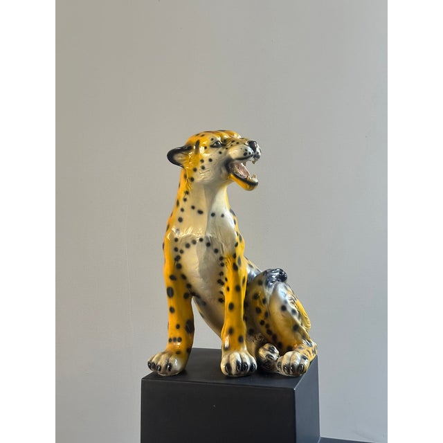 Ceramic cheetah, 1970s, Italian manufacture. Cheetah statue made of glossy painted ceramic.