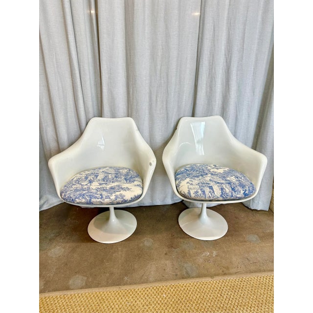 Mid-Century Modern Mid-Century Saarinen Style Chairs With Blue Toile Cushions-a Pair For Sale - Image 3 of 7