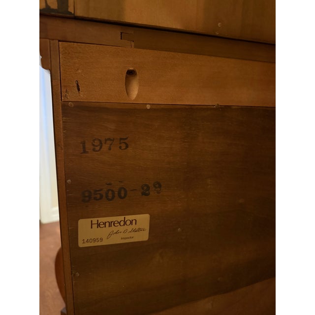 Henredon Vintage 1975 Henredon Bombe China Cabinet / Display Hu For Sale - Image 4 of 12