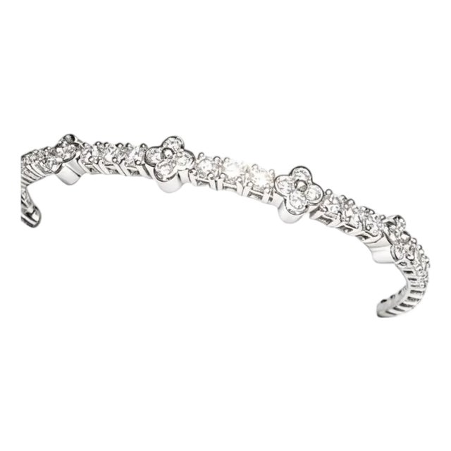 Late 20th Century 18K White Gold Diamond Floral Flower Bangle Bracelet For Sale