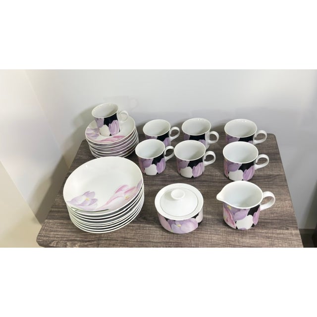 Japanese 1970's Vintage Mikasa Vogue L1052 Fine Porcelain Floral Dinnerware Set - 26 Pieces For Sale - Image 3 of 8