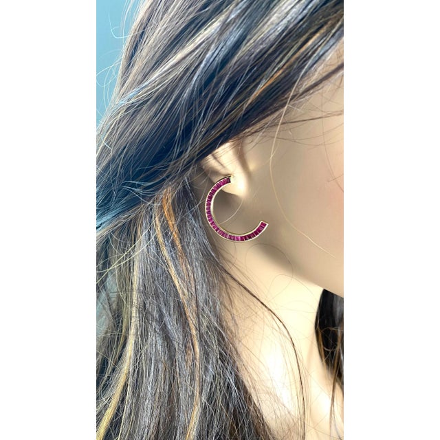 2020s 14 Karat Yellow Gold Trending Crescent Moon Shaped Earrings With Baguette Ruby Weighing 8.00 Carat D - 2 Pieces For Sale - Image 5 of 13