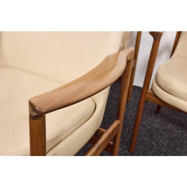 Mid-Century Conference Armchairs in Walnut and Vinyl Leather by Ib Kofod-Larsen, 1963, Set of 8 For Sale - Image 4 of 18