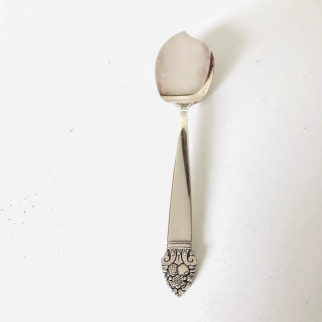Vintage Community Silverplate "King Cedric" Pattern Jelly Server Knife/Spoon For Sale In New York - Image 6 of 6