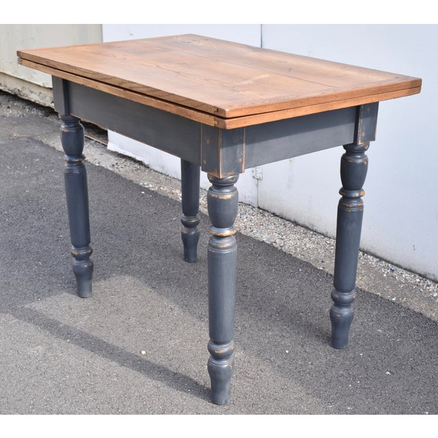 1920s Pine Turned Leg Swivel-Top Table For Sale - Image 5 of 9
