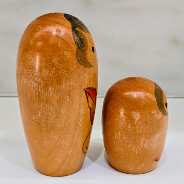 Vintage Hand‑Painted Kokeshi Doll Pair – Autumn Leaf Motif For Sale - Image 4 of 9