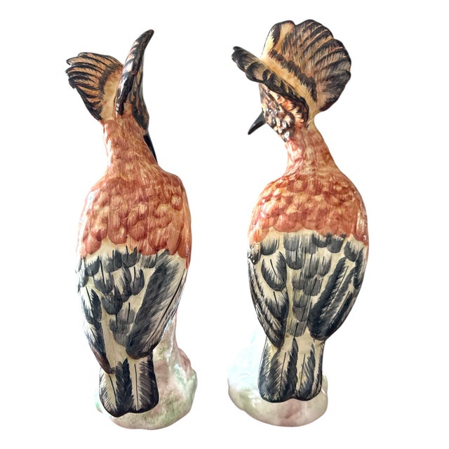 1960s Pair of Mottahedeh Italian Ceramic Hoopoe Birds – Meissen-Inspired Hand-Painted Sculptures For Sale In Los Angeles - Image 6 of 9