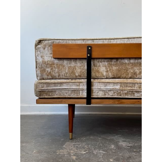 1950's Yugoslavian Daybed in Velvet For Sale - Image 13 of 15