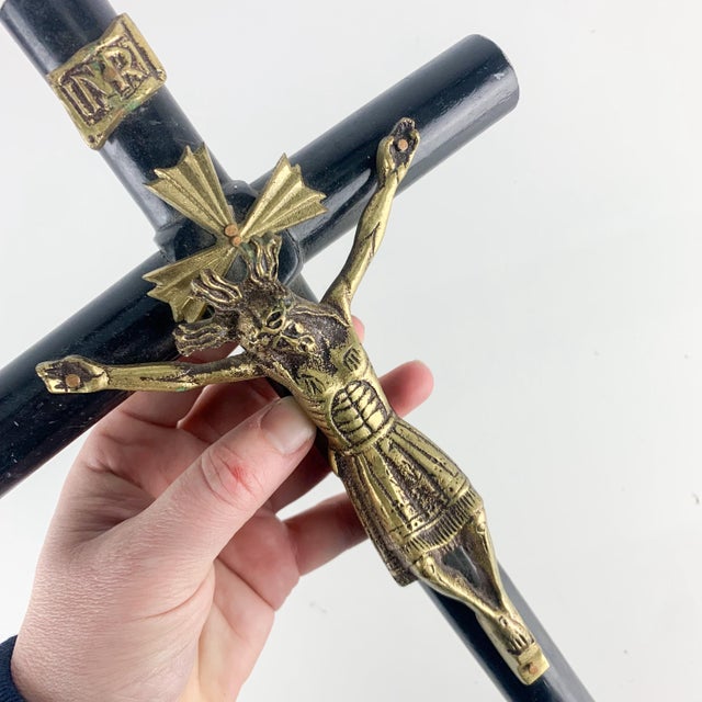 Vintage Brass Black Wood Crucifix French Cross Jesus Christ Gothic Wall Hanging For Sale - Image 9 of 10