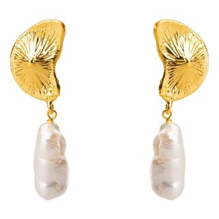 Sea Shell Design Pearl Dangle Earrings, A Pair For Sale