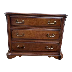 Late 20th Century Davis Cabinet Furniture Chippendale Style Solid Cherry Chest of Drawers Nightstand
