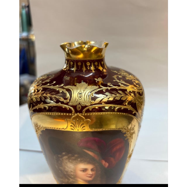 An elegant porcelain portrait vase by Rosenthal. The portrait of The Countess of Devonshire, on an aubergine background...