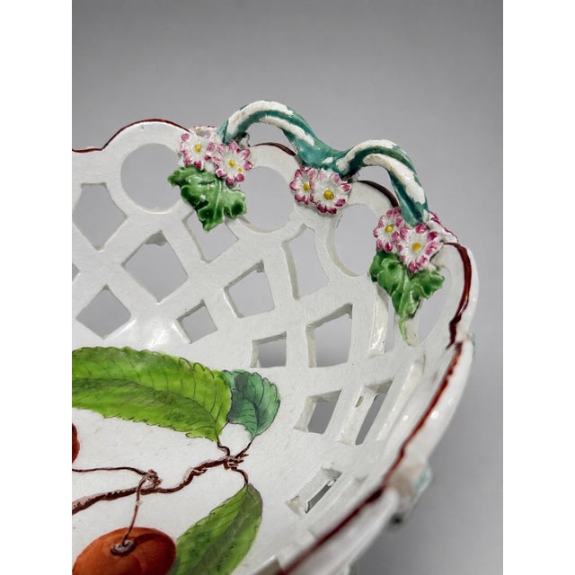 Rococo Pair of Derby "Moth Painter" Reticulated Porcelain Baskets C. 1758–1765 For Sale - Image 3 of 10