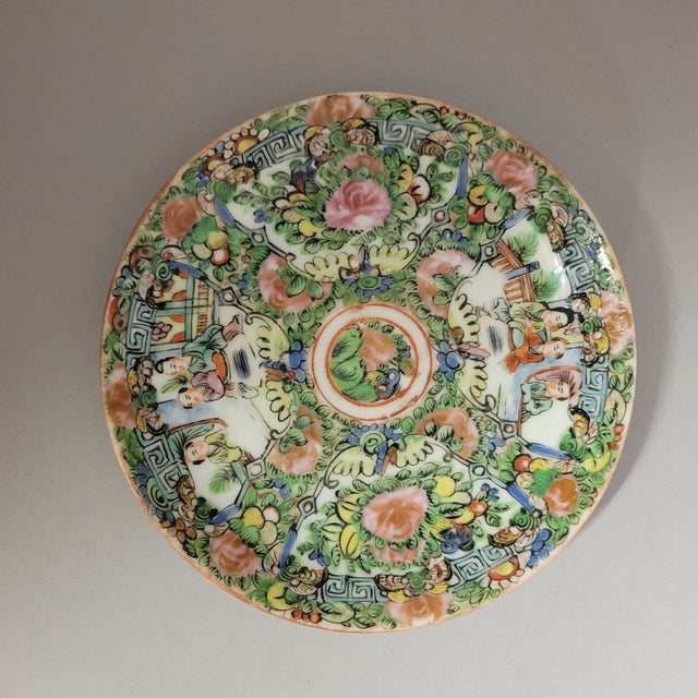 Chinoiserie Pair of Vintage Rose Medallion Plates (5.5") For Sale - Image 3 of 6