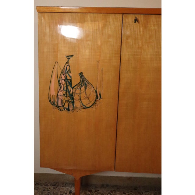 Wood Mid-Century Maple and Sycamore Sideboard in the style of Vittori Dassi, 1950s For Sale - Image 7 of 18
