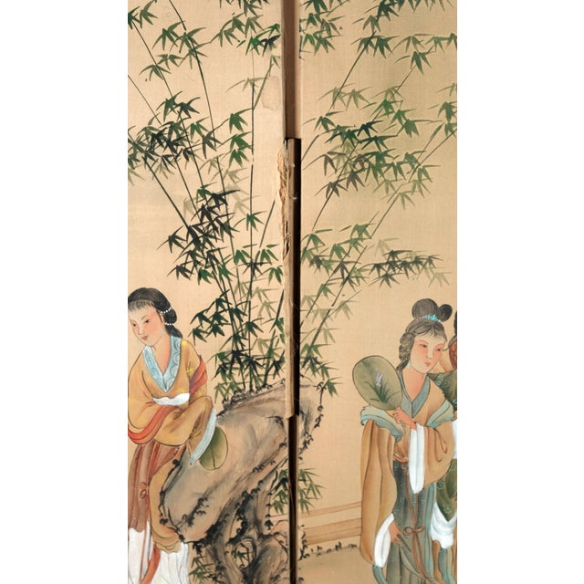 Japanese 4-Panel Byobu Geishas in Royal Country Palace Hand Painted Unsigned Folding Divider Screen Early to Mid 20th Century For Sale - Image 10 of 12