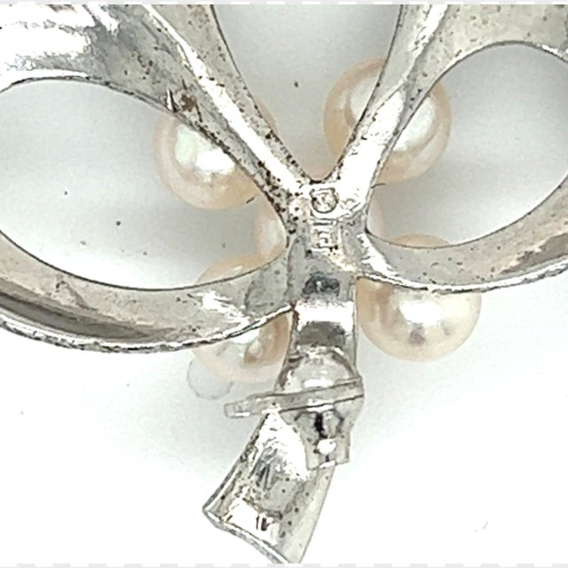 1990s Mikimoto Estate Akoya Pearl Brooch Pin Sterling Silver For Sale - Image 4 of 9