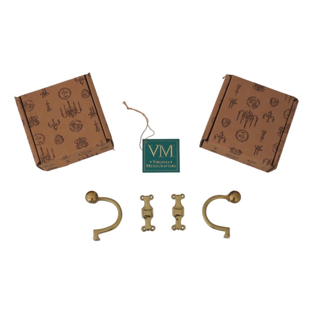 1980s Pair Virginia Metalcrafters Colonial Williamsburg Brass Jamb Tie Back Hoods For Sale