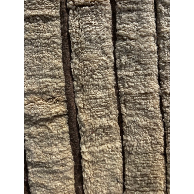 Moroccan Beni M’Rirt Rug – Handwoven Atlas Wool Carpet – Minimalist Berber Design For Sale - Image 12 of 16