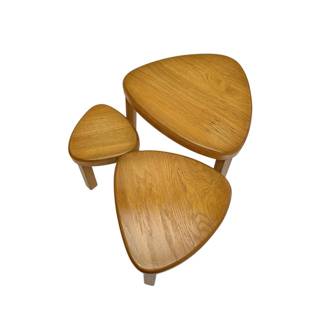 Pierre Chapo Triangular Oak Nesting Tables from Pierre Chapo, 1970s, Set of 3 For Sale - Image 4 of 12