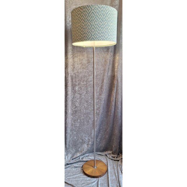 1970s Vintage Floor Lamp with Chrome-Plated Steel Tube Frame on Walnut Base with Fabric Shade, 1970s For Sale - Image 5 of 7